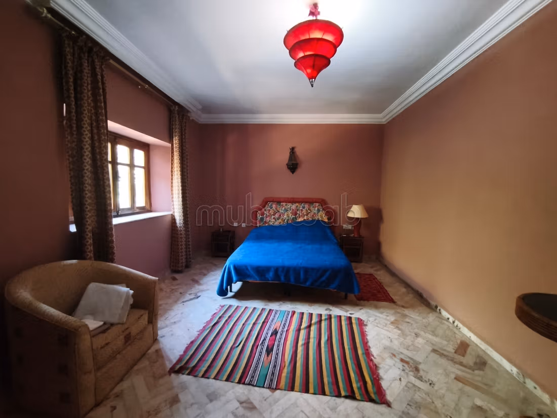 TOP AFFAIRE. Maison d'hotes 10 chbs sur 4630 m2