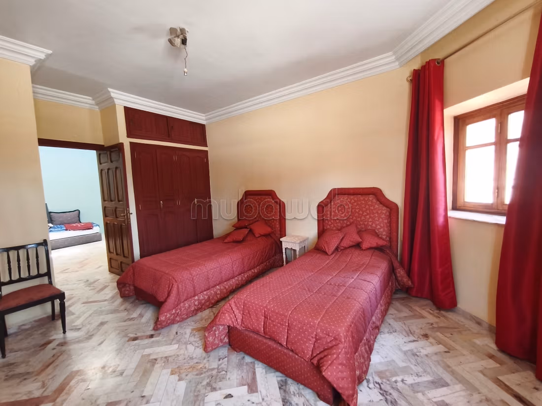 TOP AFFAIRE. Maison d'hotes 10 chbs sur 4630 m2