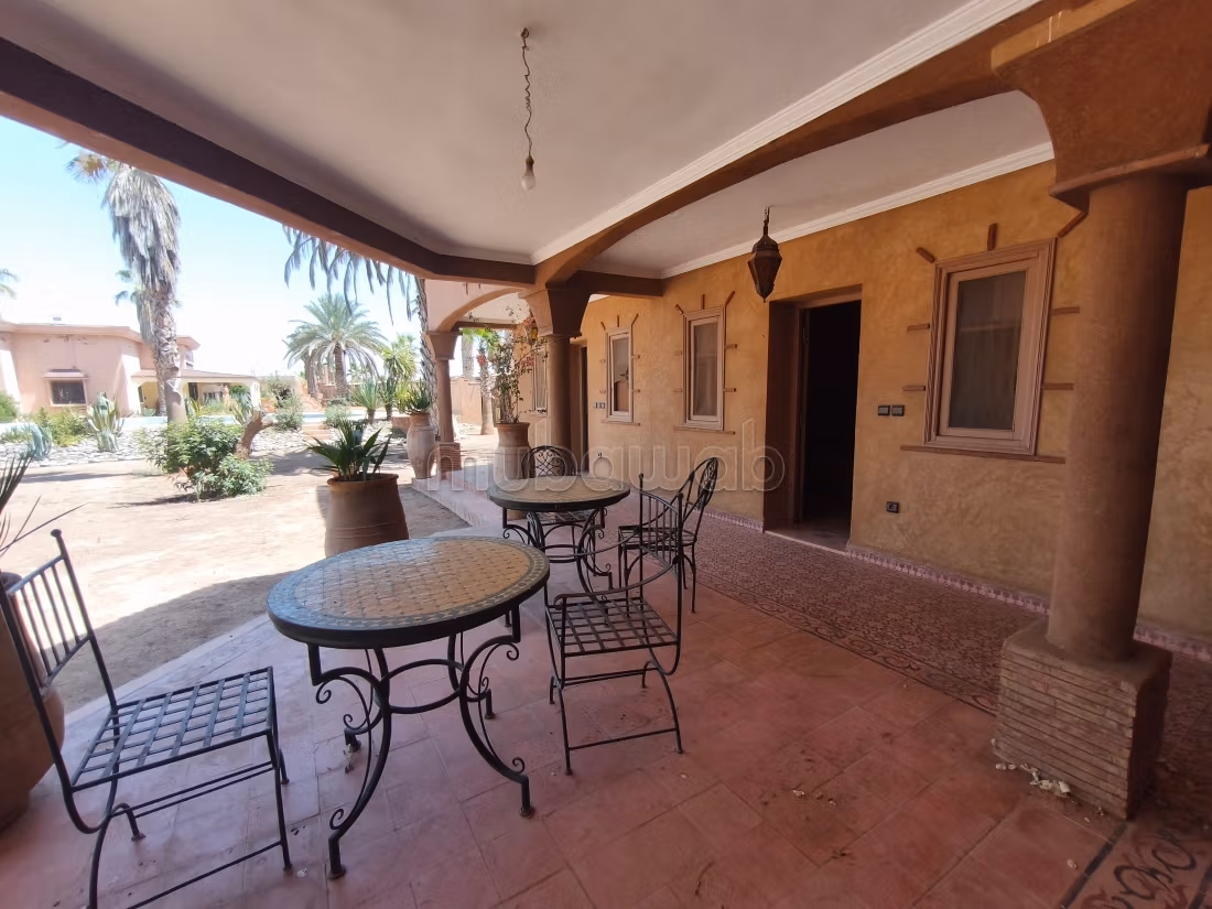TOP AFFAIRE. Maison d'hotes 10 chbs sur 4630 m2