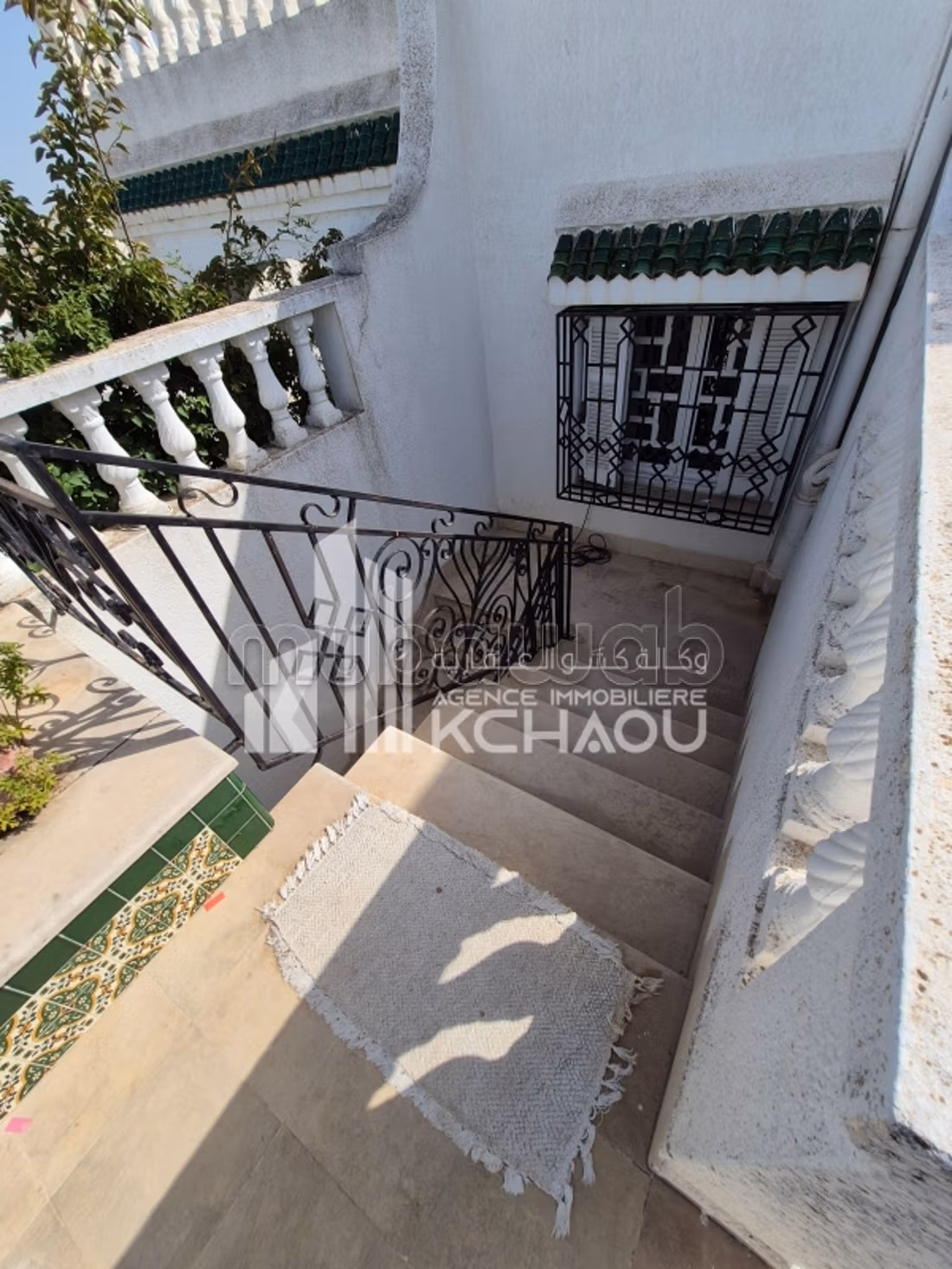 A louer s2 étage villa vide avec terrasse