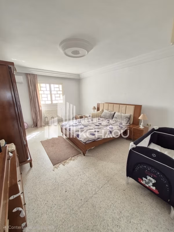 A louer s2 étage villa vide avec terrasse