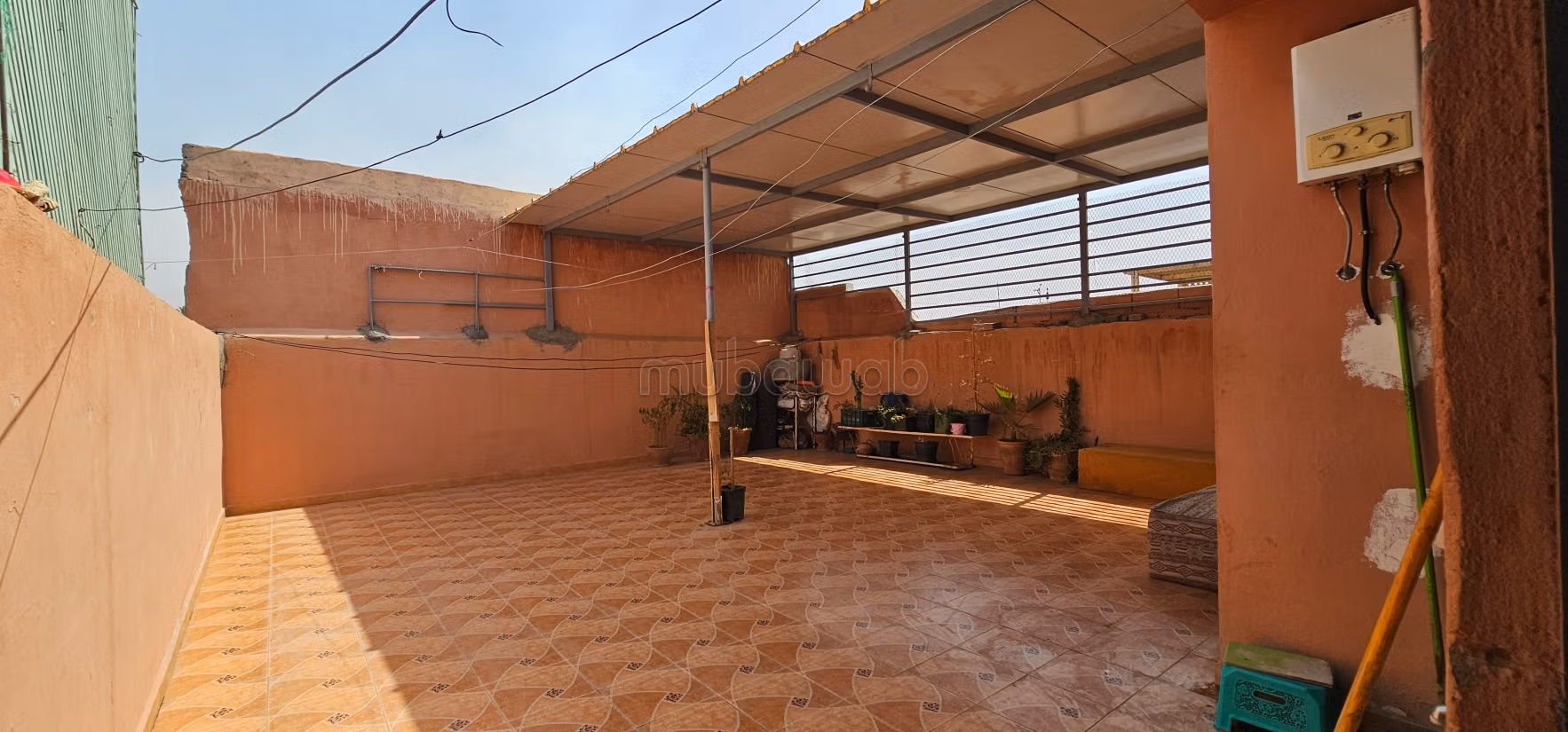 Maison à vendre à Arset El Houta. 7 belles chambres. Salon marocain et antenne satellite