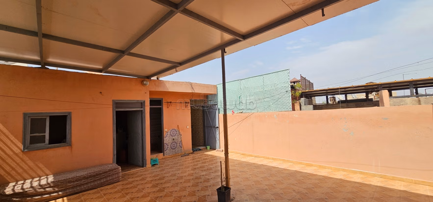 Maison à vendre à Arset El Houta. 7 belles chambres. Salon marocain et antenne satellite