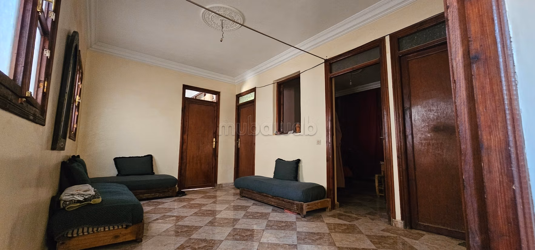 Maison à vendre à Arset El Houta. 7 belles chambres. Salon marocain et antenne satellite
