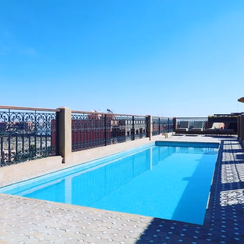 Superbe appartement à louer à Guéliz. 
Sous location 47 m². 
Meublé — 4