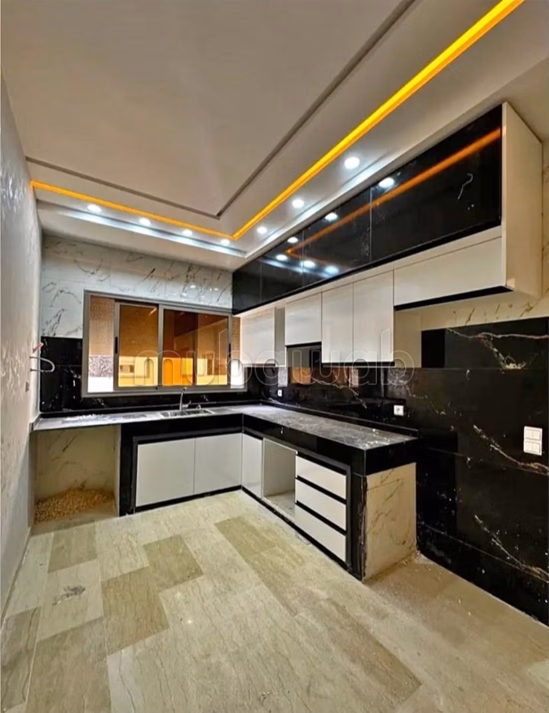 Duplex au sous-sol et au premier étage de 130 mètres
