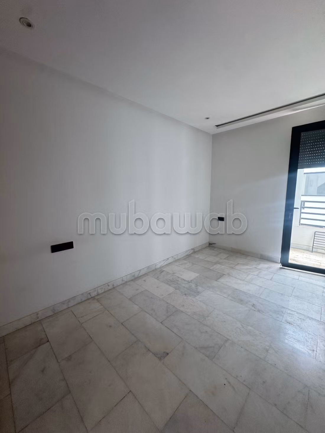 Appartement à l'achat à Les princesses.
1 belle chambre.
Antenne parabolique et sécurité — 2