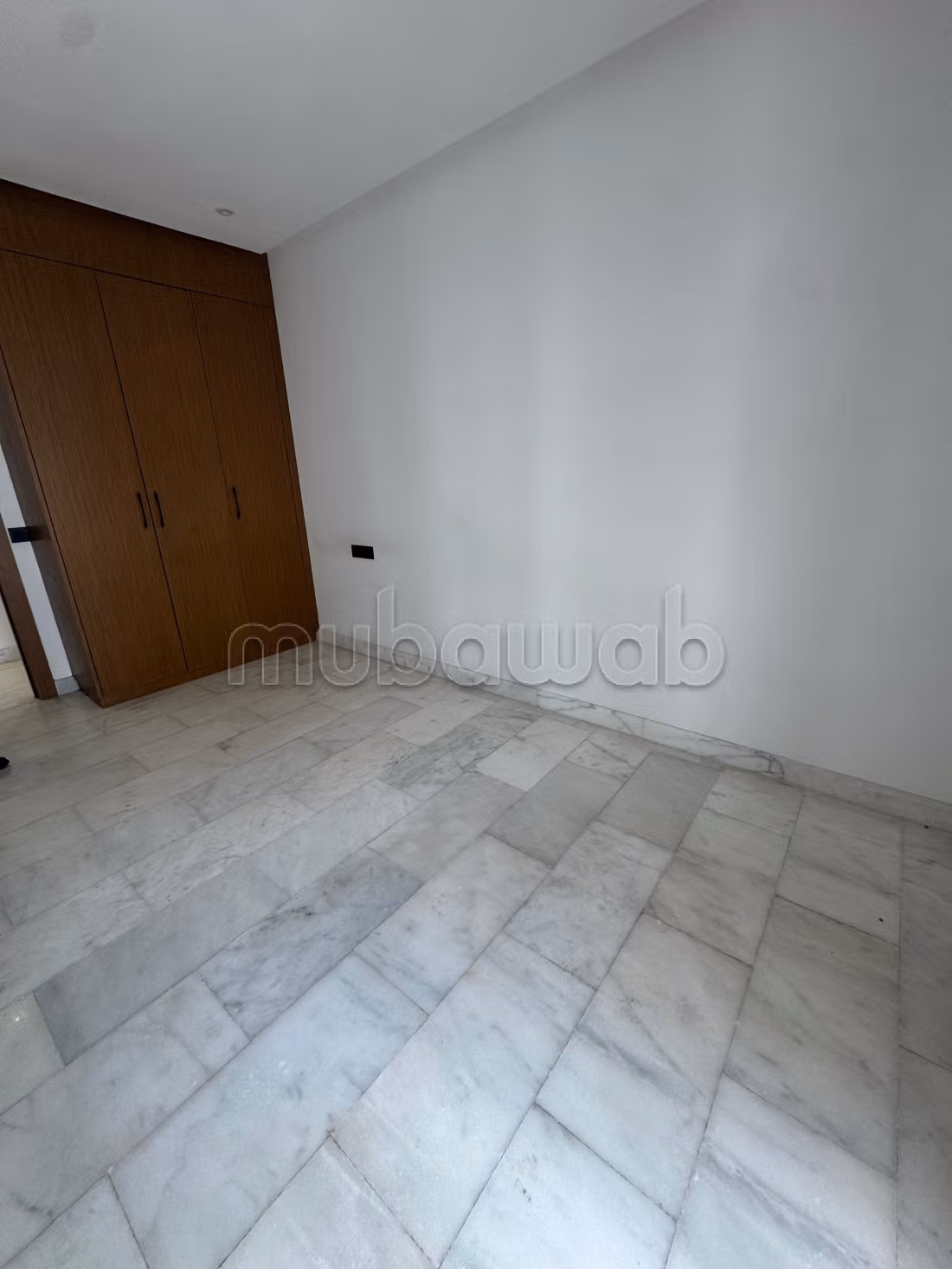 Appartement à l'achat à Les princesses.
1 belle chambre.
Antenne parabolique et sécurité — 3