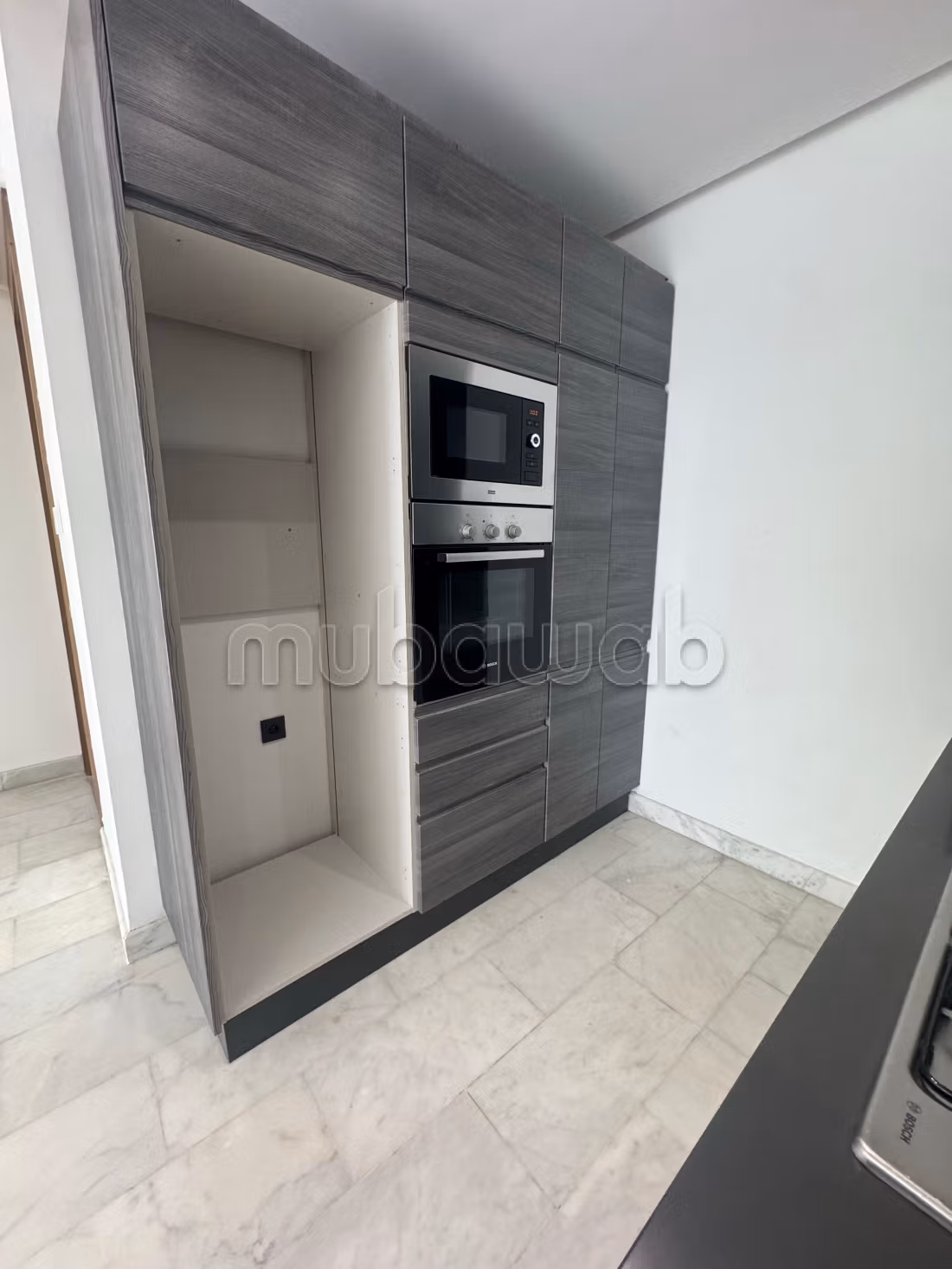 Appartement à l'achat à Les princesses.
1 belle chambre.
Antenne parabolique et sécurité — 4