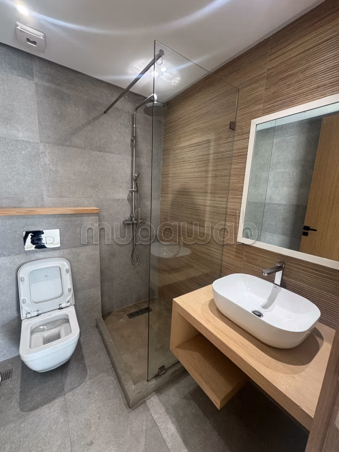 Appartement à l'achat à Les princesses.
1 belle chambre.
Antenne parabolique et sécurité — 5