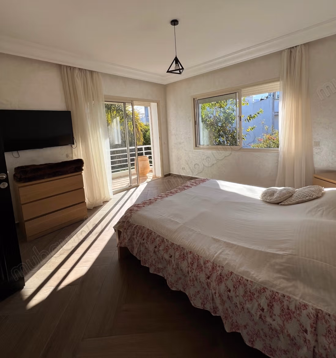 Semi-Detached Villa with Garden - Closed Residence