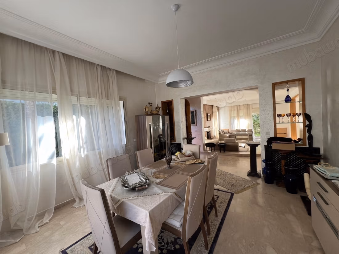 Semi-Detached Villa with Garden - Closed Residence