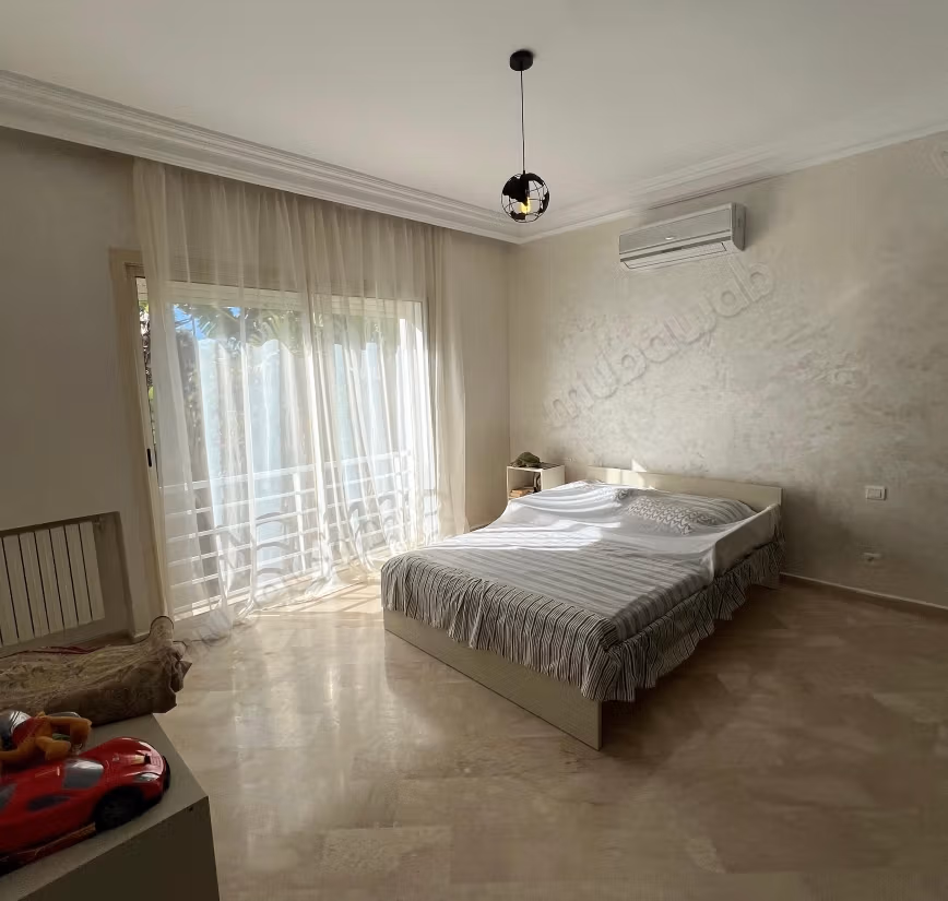 Semi-Detached Villa with Garden - Closed Residence