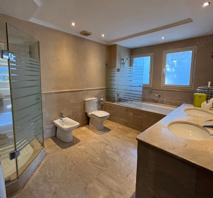 Semi-Detached Villa with Garden - Closed Residence