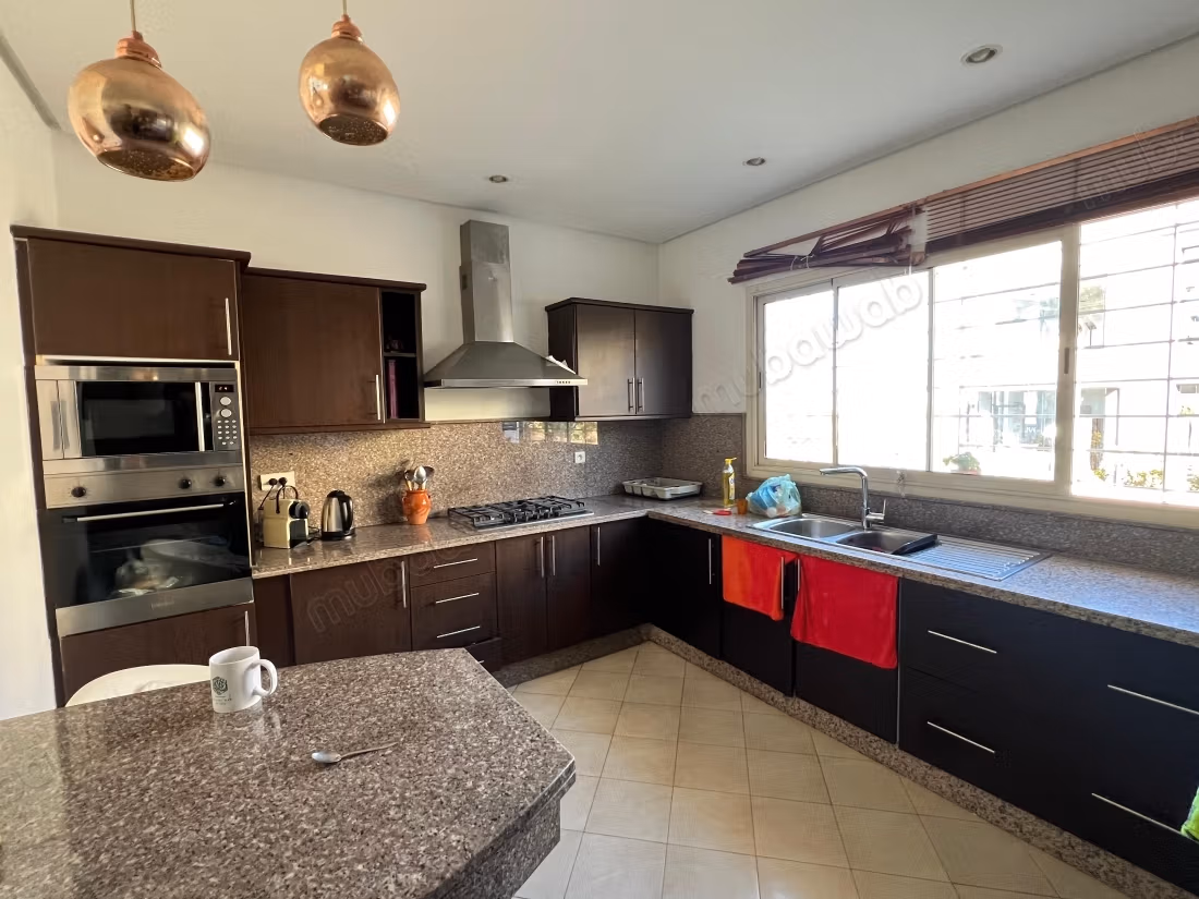 Semi-Detached Villa with Garden - Closed Residence