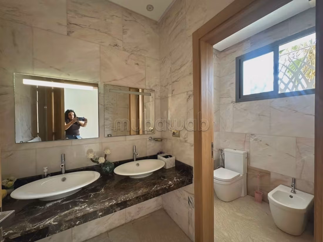 High quality villa for sale. 4 rooms. Caretaker service available, beautiful Swimming pool