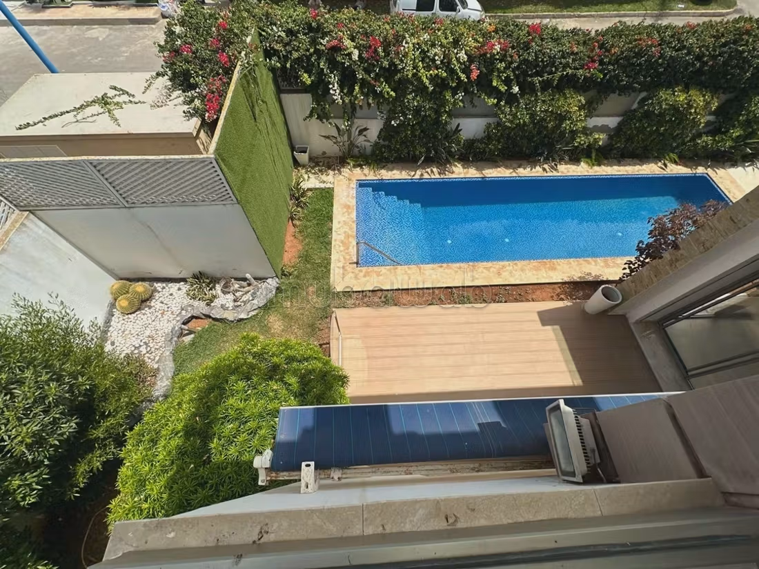 High quality villa for sale. 4 rooms. Caretaker service available, beautiful Swimming pool
