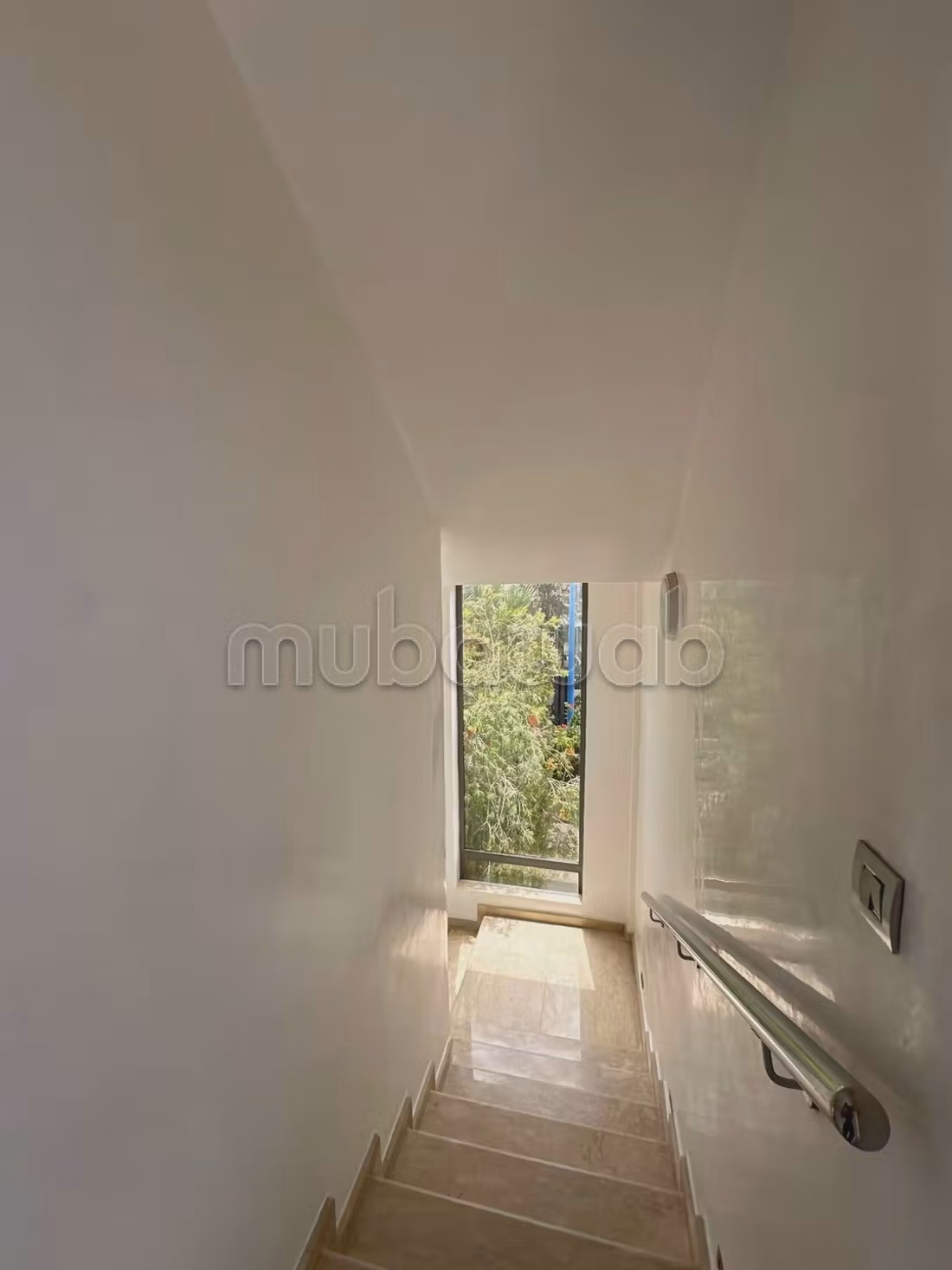 High quality villa for sale. 4 rooms. Caretaker service available, beautiful Swimming pool