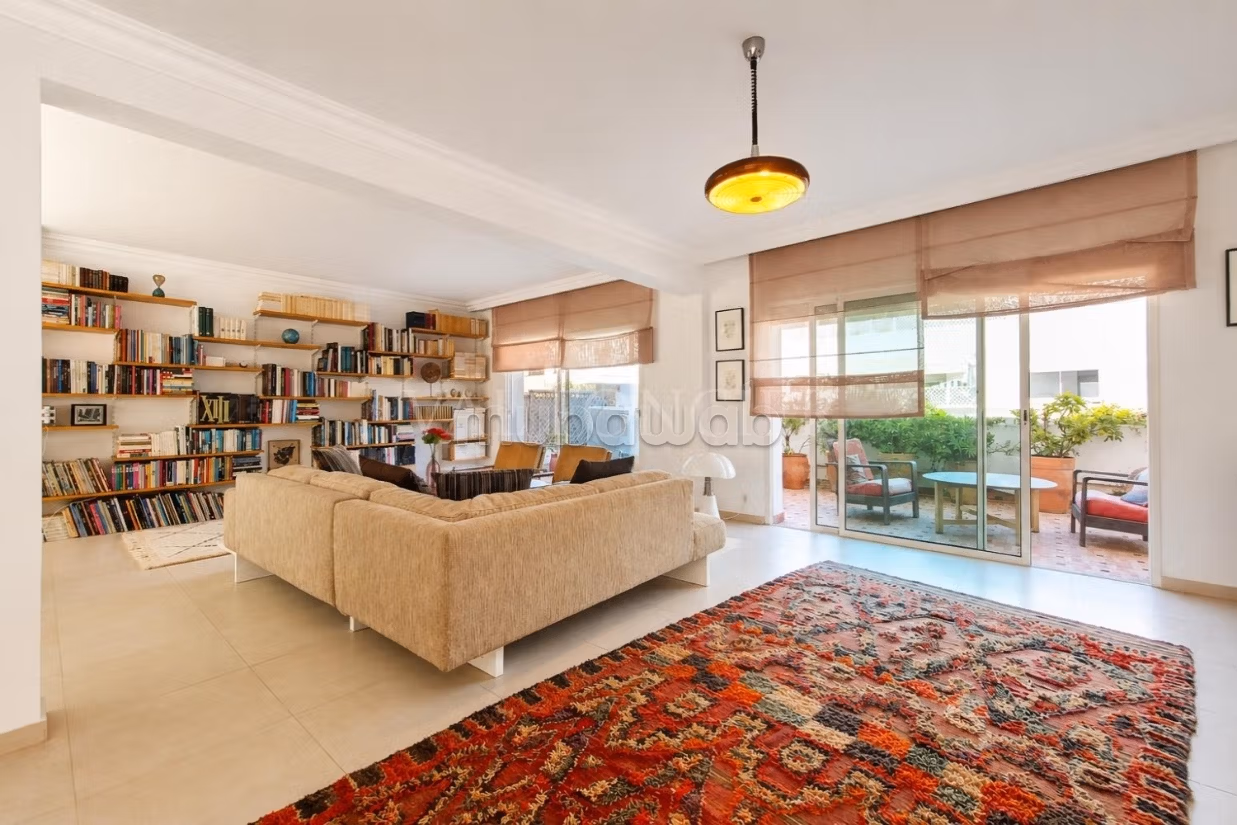 Location magnifique Duplex vide 300m2 avec terrasse à Racine,
Casablanca — 2