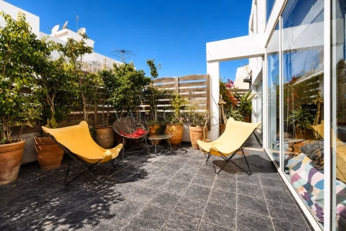 Posizione magnifica duplex vuoto 300m2 con terrazza a Racine, Casablanca