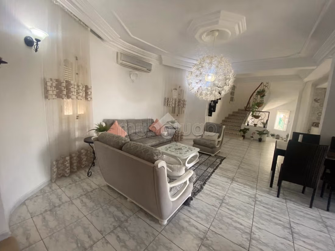 Villa individuelle avec piscine à chott Mariem