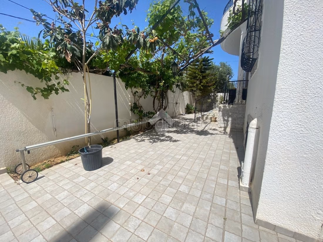 Villa individuelle avec piscine à chott Mariem