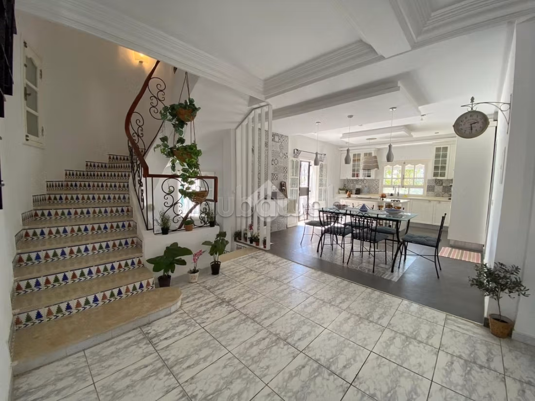 Villa individuelle avec piscine à chott Mariem