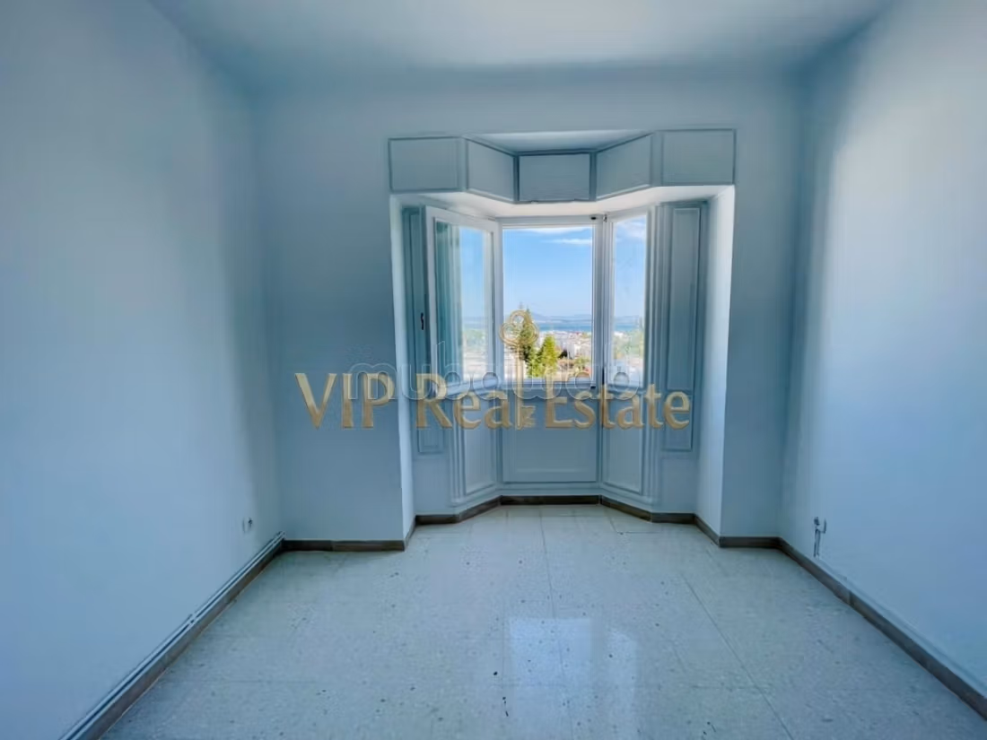 Apartment for rent in Les Berges Du Lac 1.3 pleasant rooms. Sea view, central heating