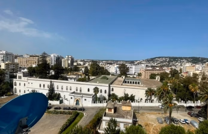 Appartamento in affitto a Mershan Tanger con Terrazza e Parcheggio
