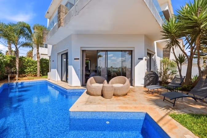 Villa contemporánea, vista al mar, cerca de Peninsula