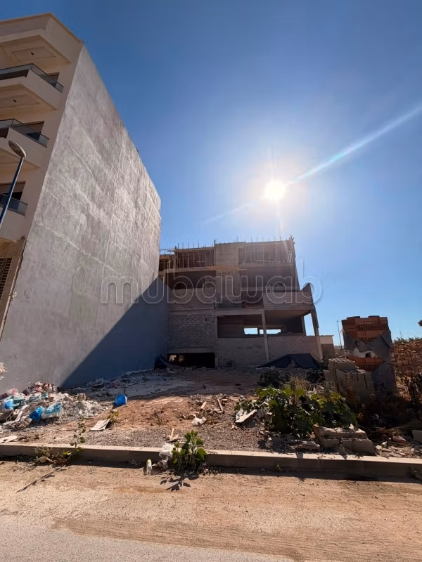 Terrain à perla bouskoura.
Surface de 250 m²