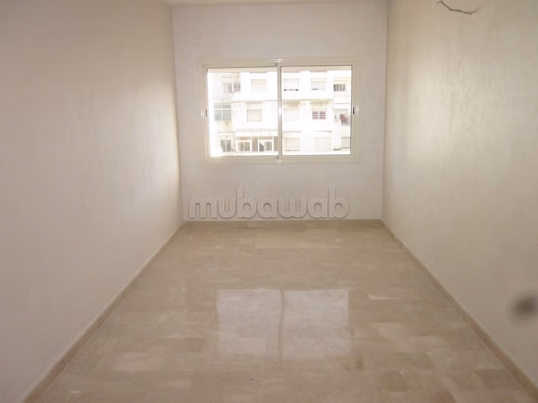 Studio vide Luxe 46m2 à Bd Abdelmoumen enface Tram — 2