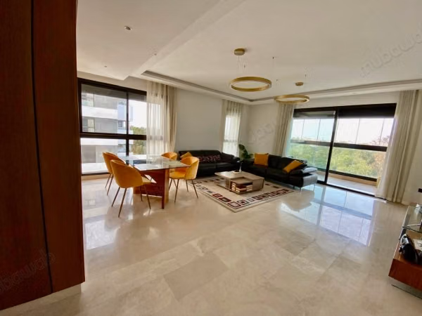 Bell'appartamento in affitto a Casablanca Finance City. Superficie 160 m²