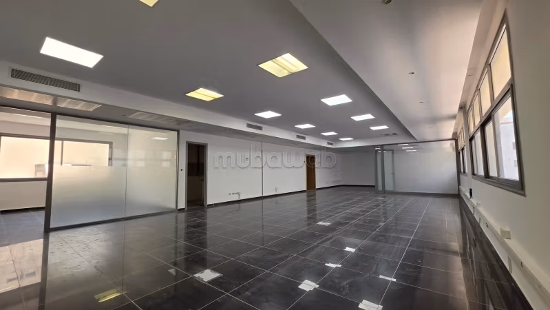 À louer un bureau de 210 m² au lac 1