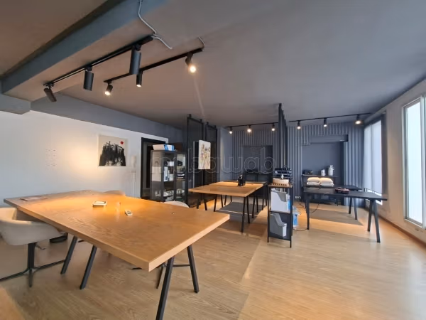 Plateau de bureau à vendre – racine – 149 m²