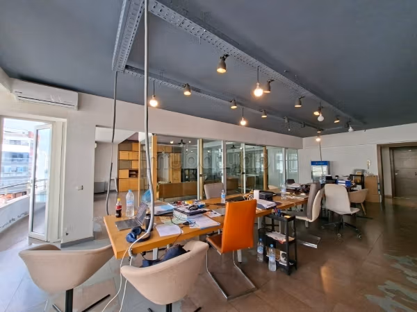 Plateau de bureau à vendre – racine – 147 m²