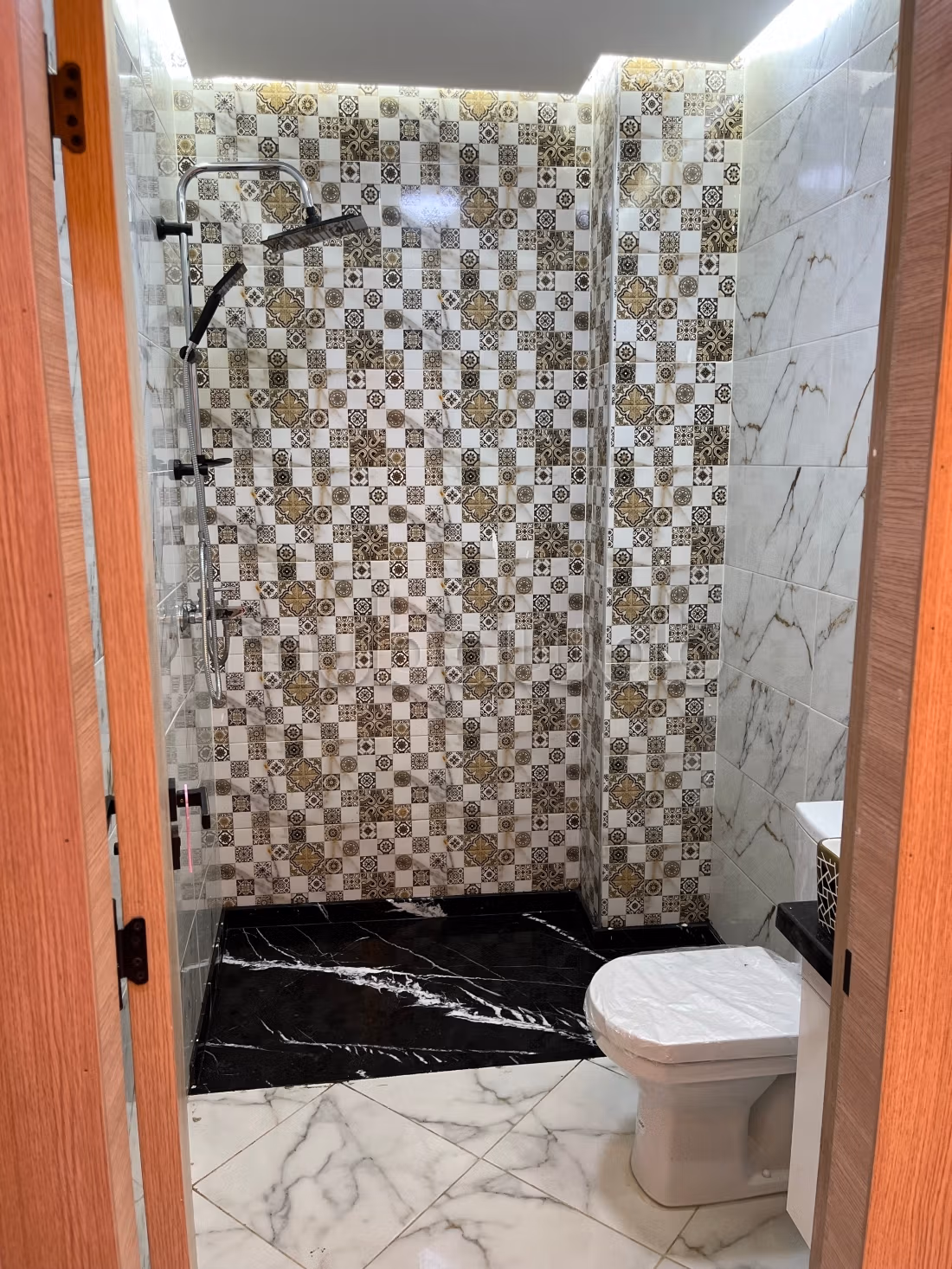 Apartamento nuevo en venta en Bouznika Superficie 107 m² cerca de la mezquita y la escuela privada sola en el piso condiciones de apoyo disponibles