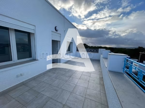 For rent a floor of a villa in Marsa Corniche