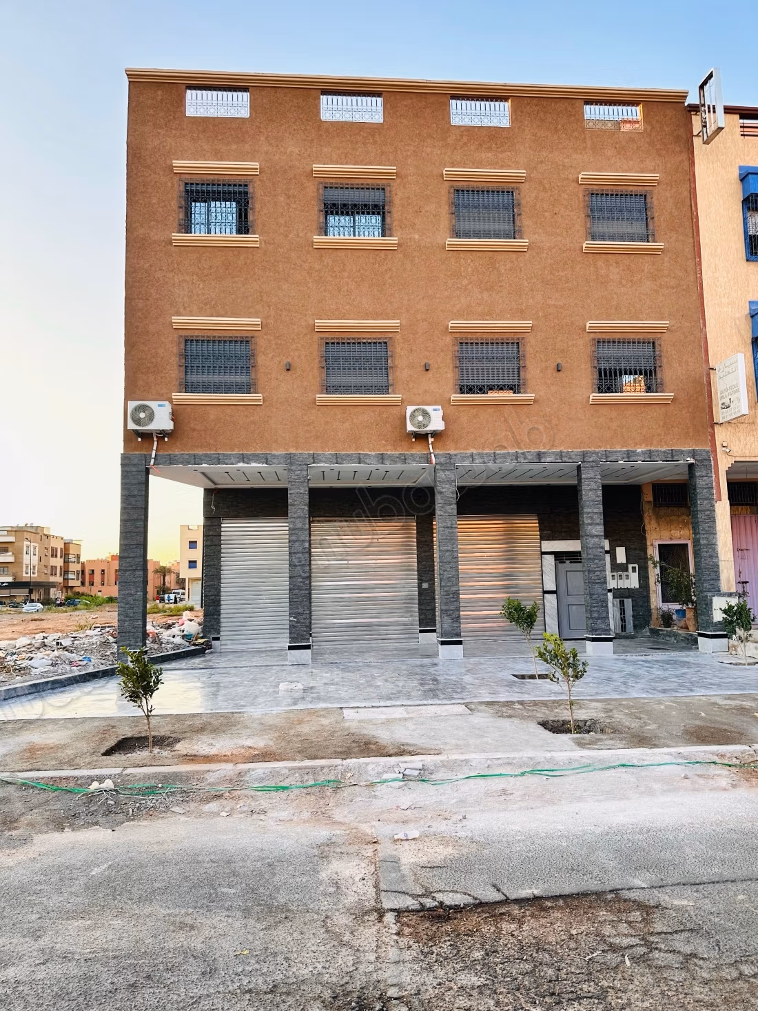 Bellissima casa in vendita nel quartiere di المحاميد porte Atlas