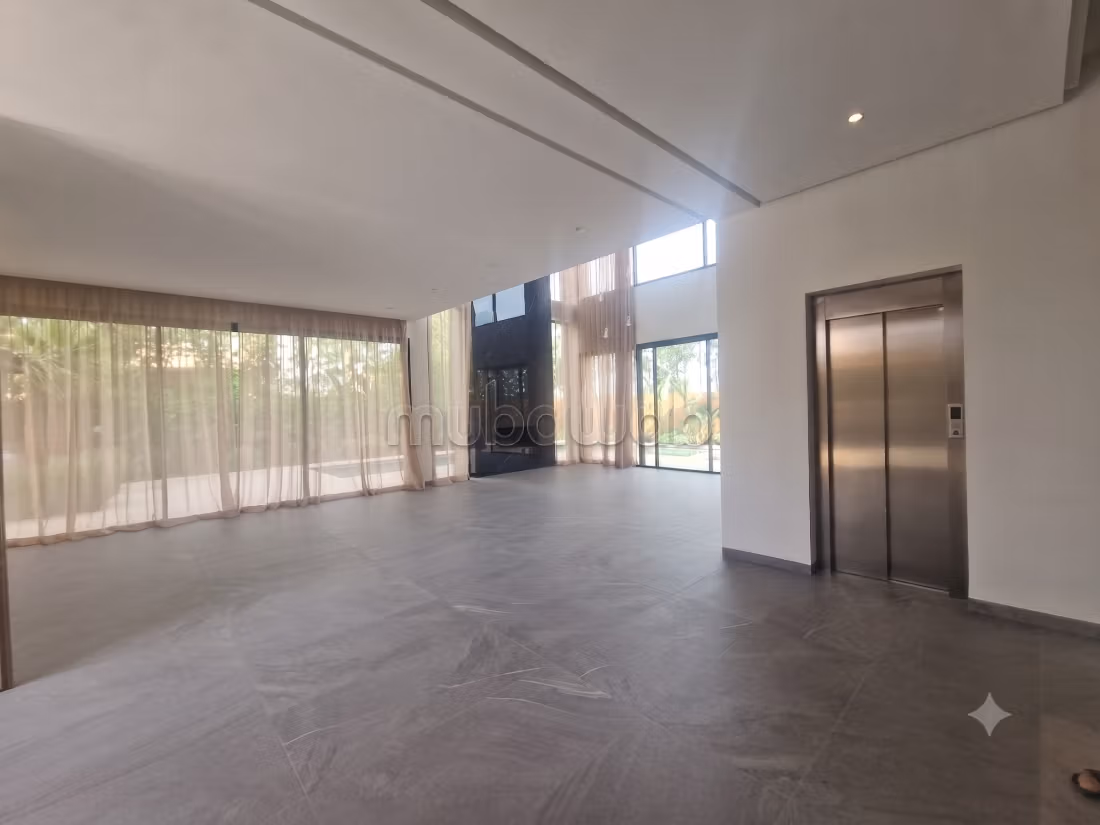 Luxury villa with elevator near golf courses