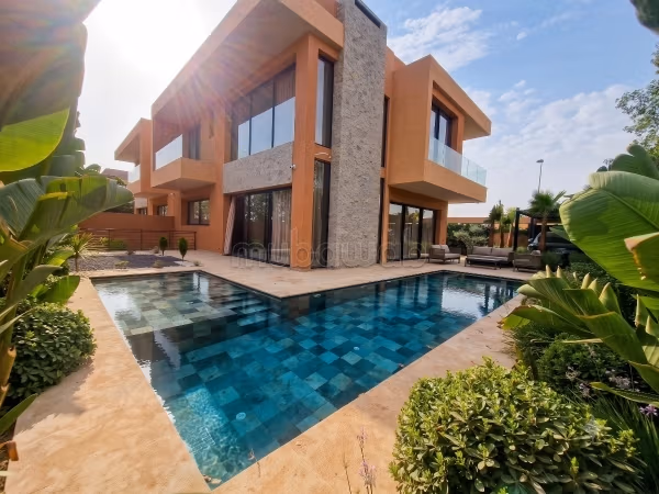 Villa di prestigio con ascensore vicino ai campi da golf