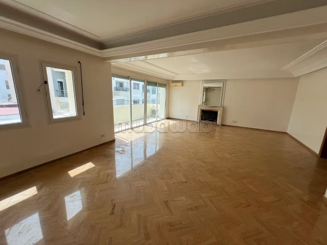 Appartement en location à Gauthier.
3 belles chambres.
Avec ascenseur et terrasse — 2