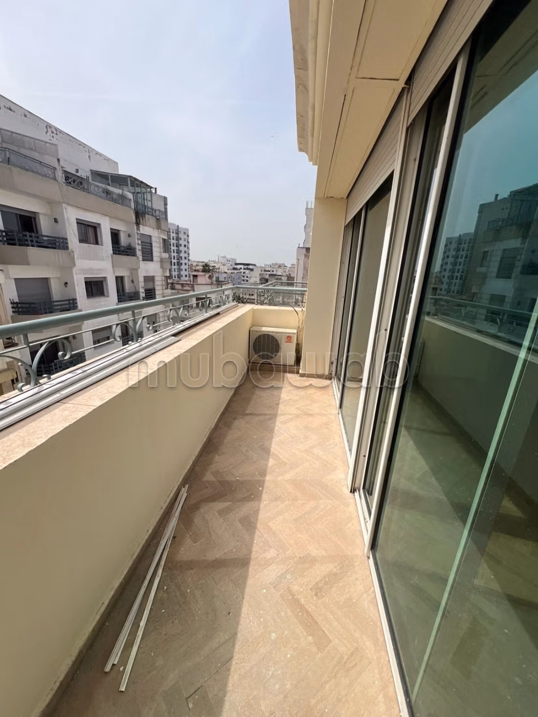 Appartement en location à Gauthier.
3 belles chambres.
Avec ascenseur et terrasse — 3