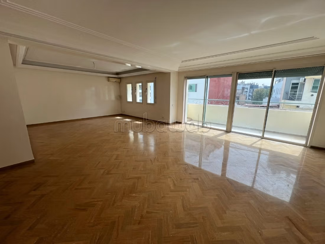 Appartement en location à Gauthier.
3 belles chambres.
Avec ascenseur et terrasse — 6
