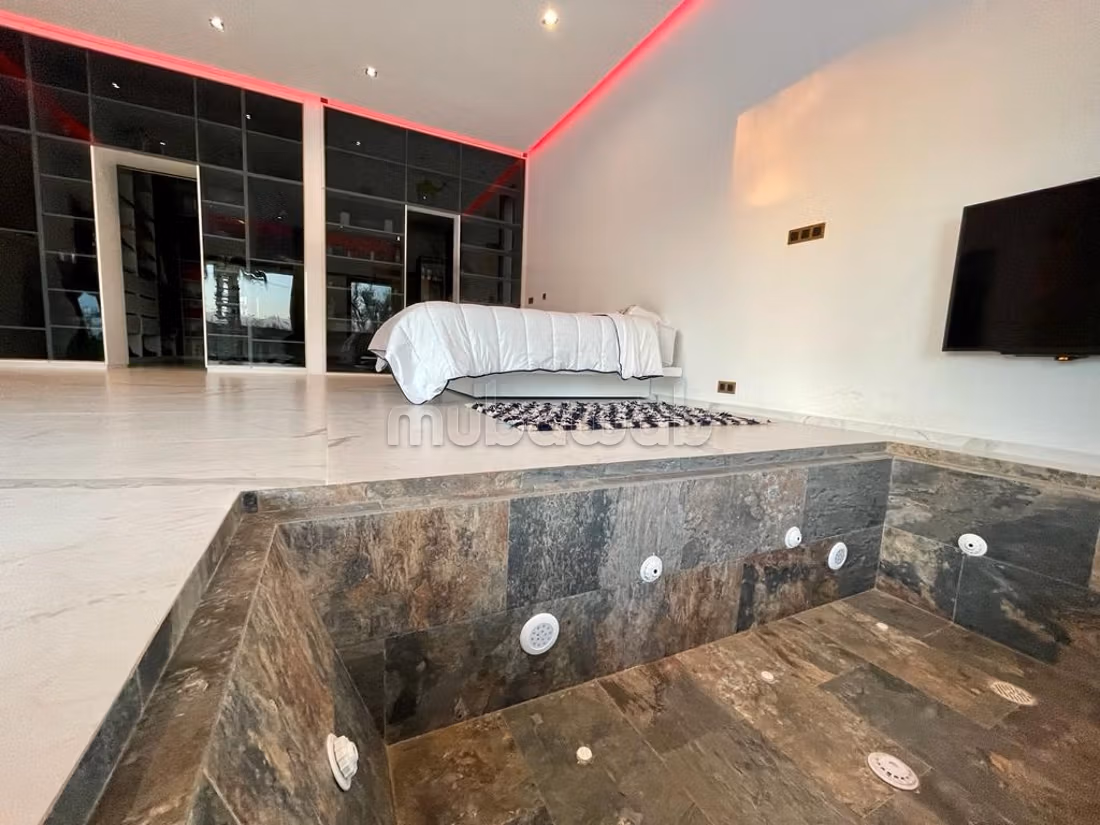 Villa LILI – Villa Moderna con 5 Camere e Piscina