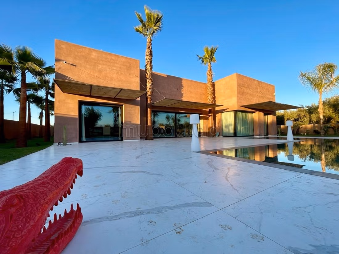 Villa LILI – Villa Moderna con 5 Camere e Piscina