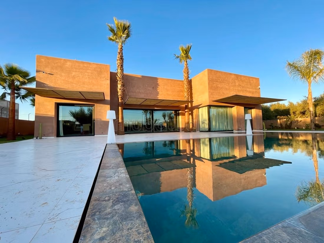 Villa LILI – Villa Moderna con 5 Camere e Piscina