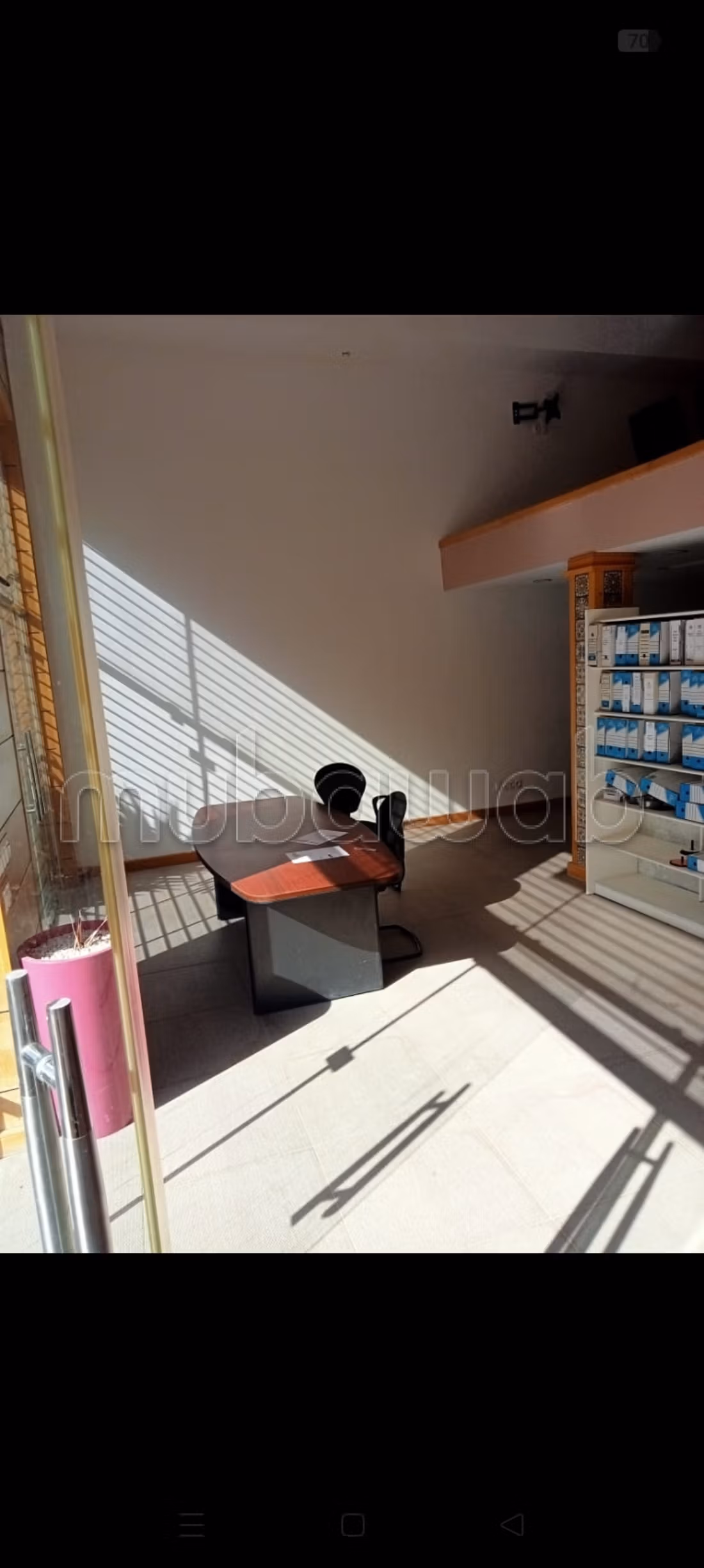Commercial properties for sale in Branis 2. Total area 68 m². Solid door, secure residence