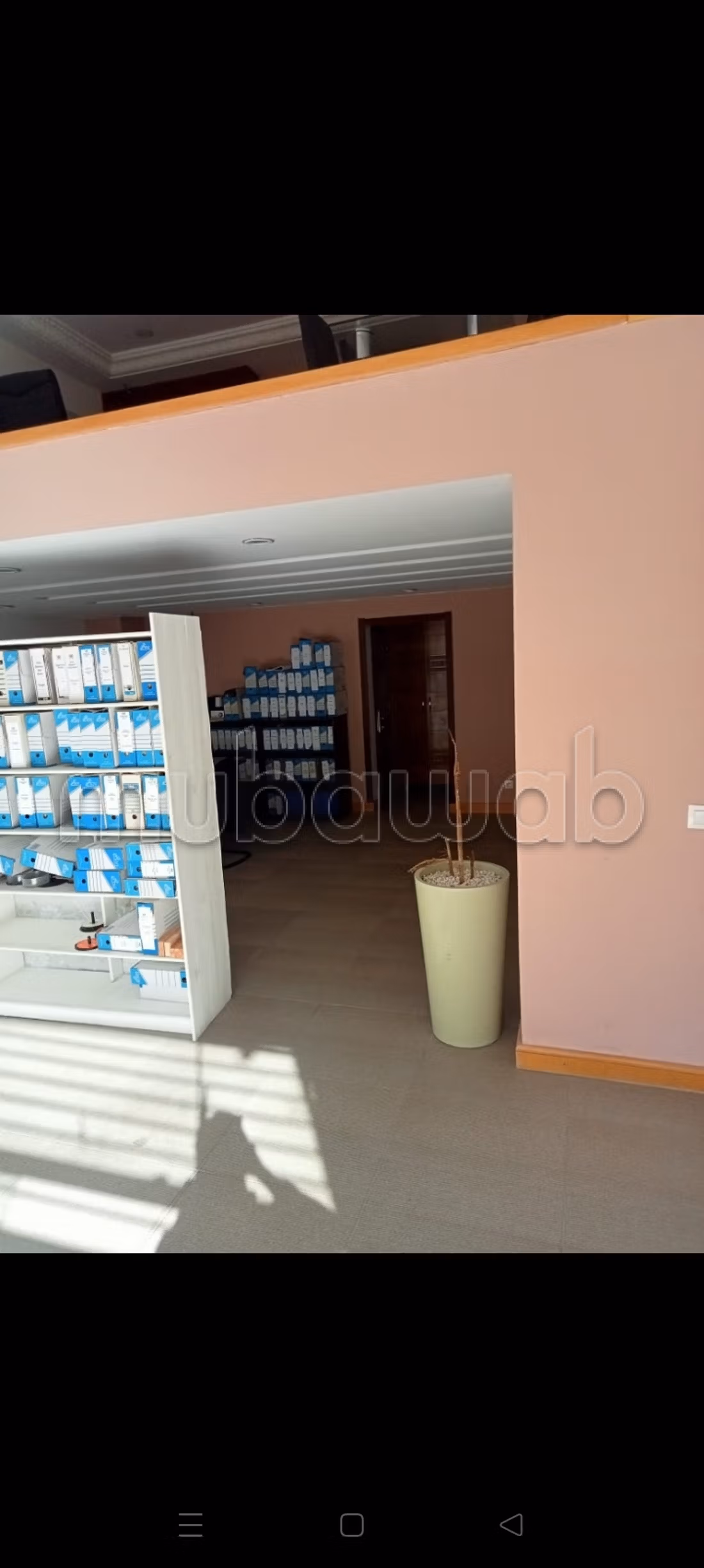 Commercial properties for sale in Branis 2. Total area 68 m². Solid door, secure residence