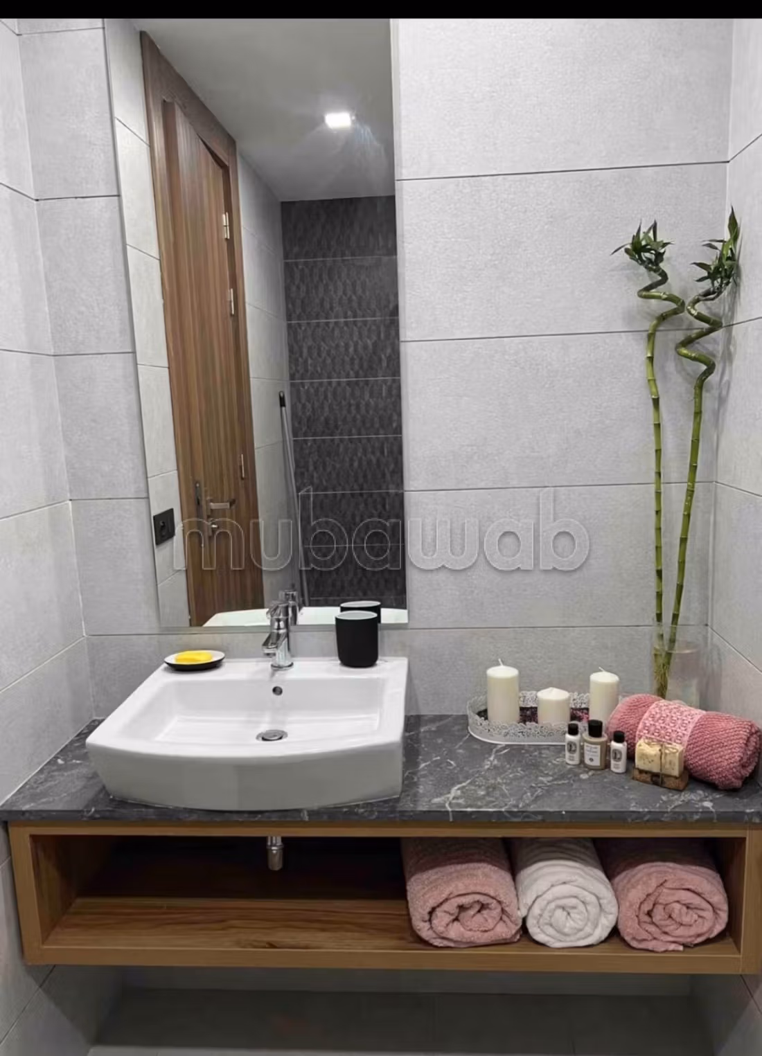 Location d'un appartement à Benjdia.
1 Pièce.
Meublé — 6